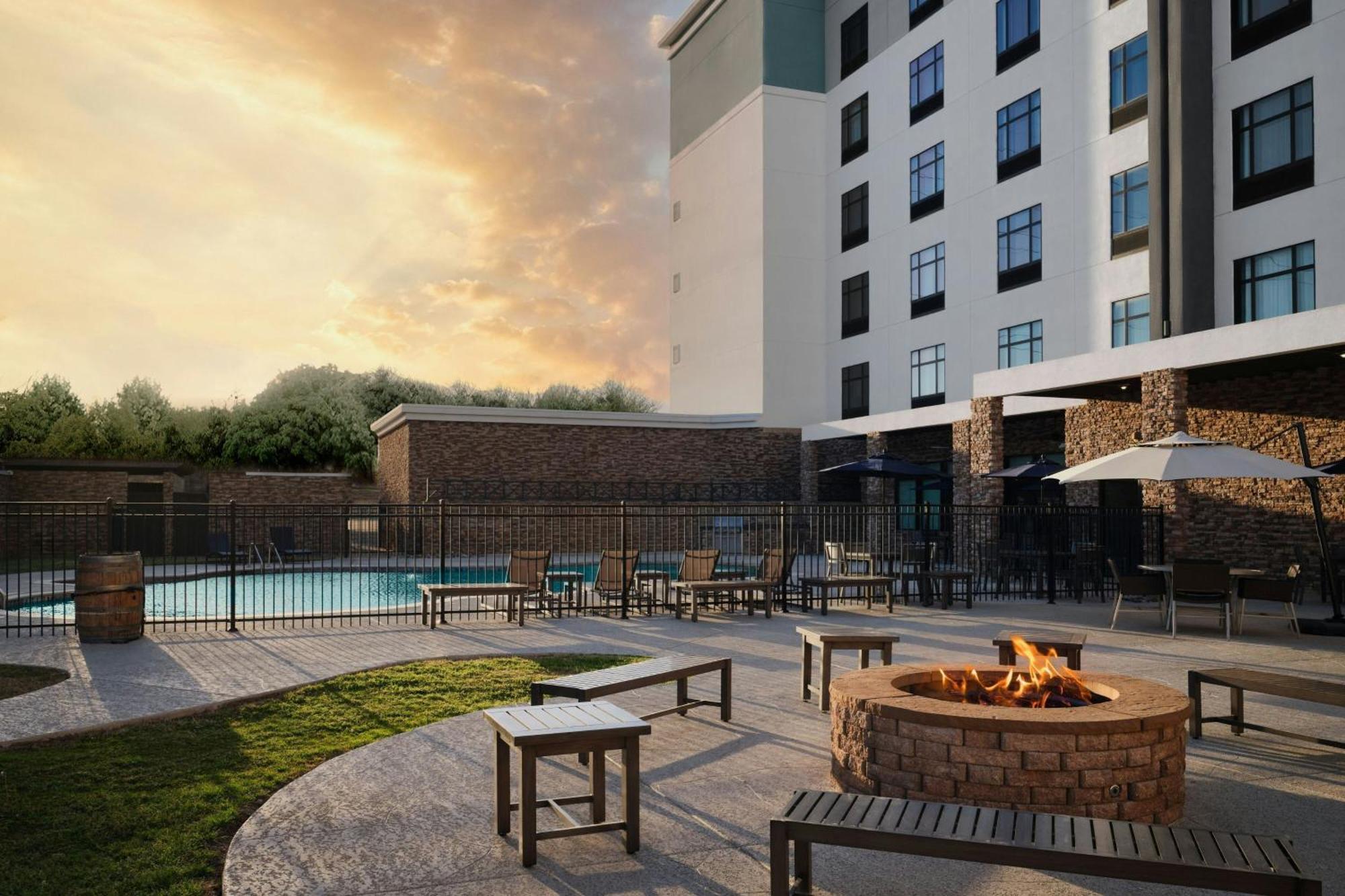 Courtyard By Marriott Dallas Dfw Airport North/Grapevine Exterior photo
